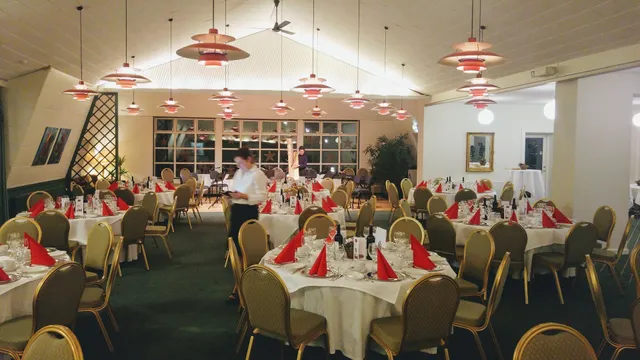 Restaurant Bangs Have