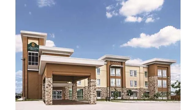 La Quinta Inn & Suites by Wyndham San Antonio by Frost Bank Center