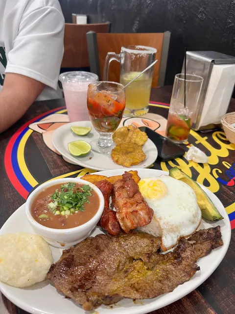 Antojitos Colombianos 2