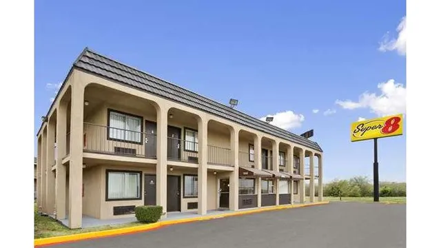 Super 8 by Wyndham Fort Worth TX