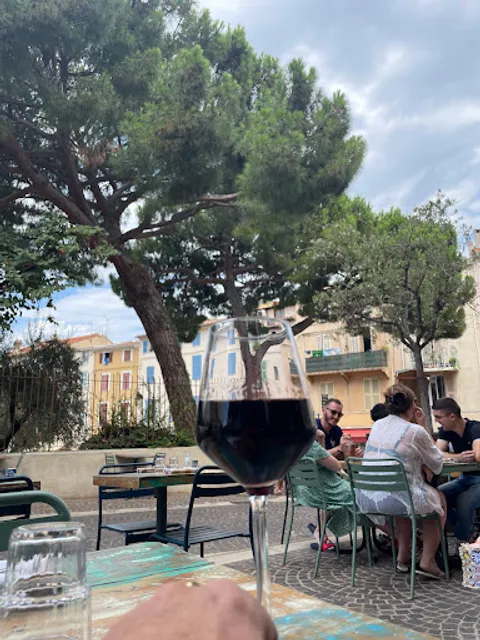 Le Bistrot De Grand Mère by La Brouette