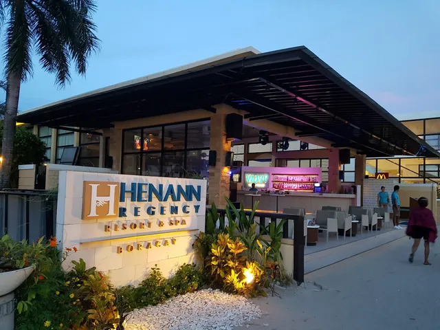 Wave Bar & Lounge at Henann Regency Resort & Spa