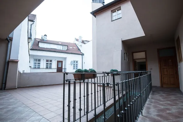 White Swan Boutique Apartments