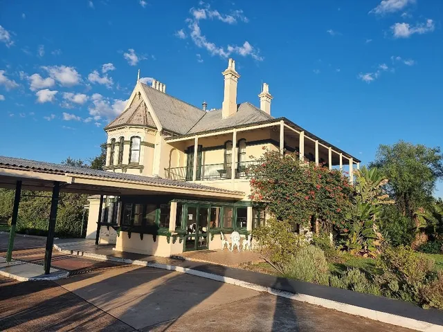 Airlie House Motor Inn