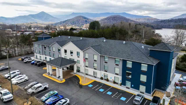 Holiday Inn Express & Suites Hiawassee, an IHG Hotel