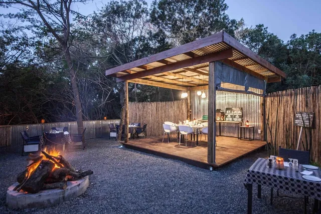 Makakatana Bay Lodge