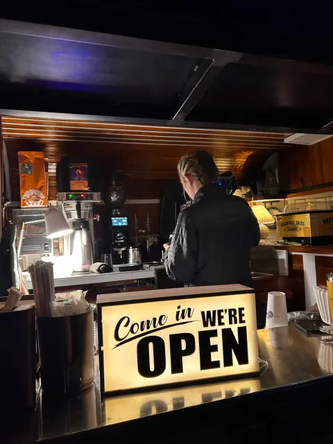 Peaches Coffee: Pit Stop