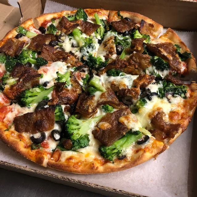 Golden Pizza on Lincoln