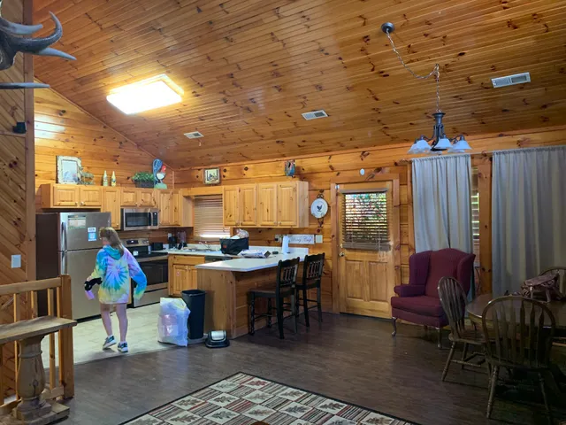 Bear Tootin Cabin