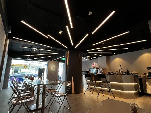 SHUFFLE Brunch & Bar