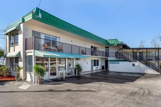 Econo Lodge Conway Central