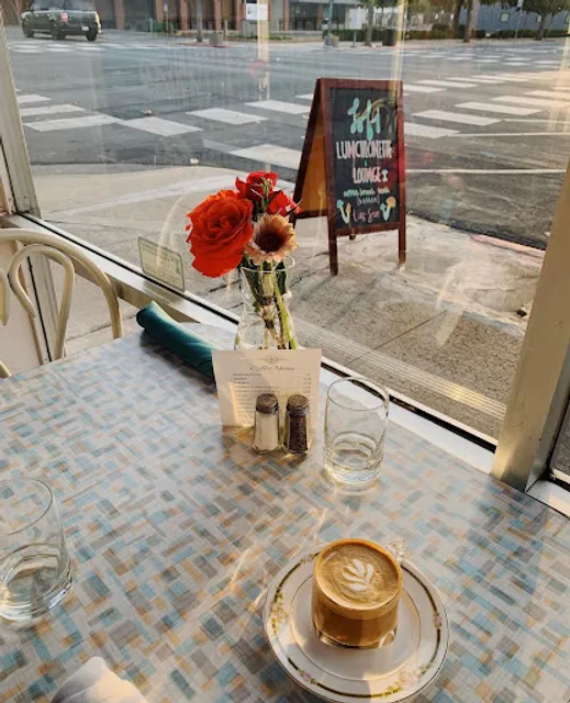 lo-fi lounge & dining