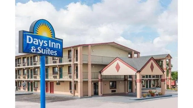 Days Inn & Suites by Wyndham Springfield on I-44