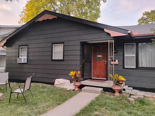 Dragon’s Den Lodging