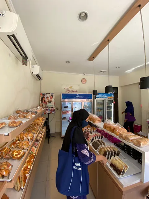 Momolin Bakery & Cake - Harapan Jaya