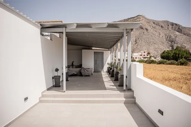 White Note Luxury Suites