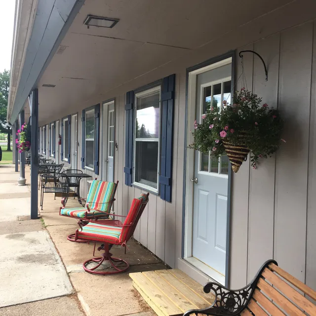 Chain Of Lakes Motel