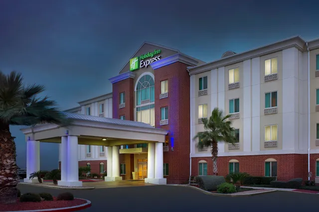 Holiday Inn Express & Suites San Antonio West-Seaworld Area by IHG