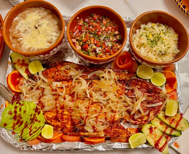 Mariscos y Tacos Los Puercos