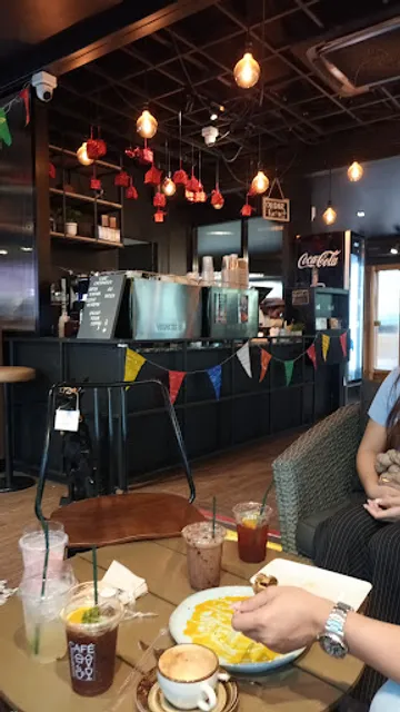 Cafe Cheznous(before sunset)