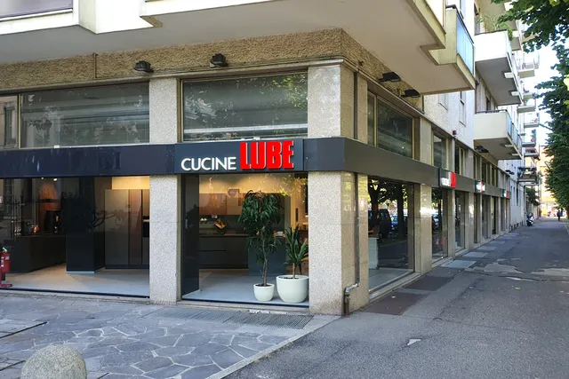 LUBE COMO CENTRO