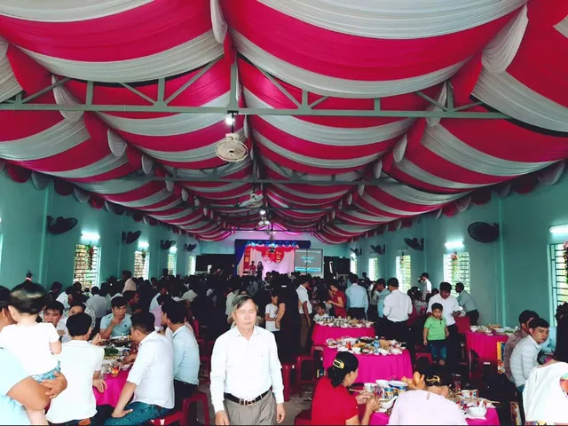 Trung Tâm Tiệc Cưới Hà Cẩn