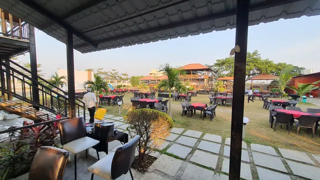 U T S - UNDER THE SKY