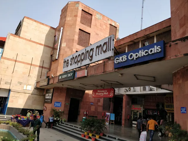 The Shopping Mall, Arjun marg