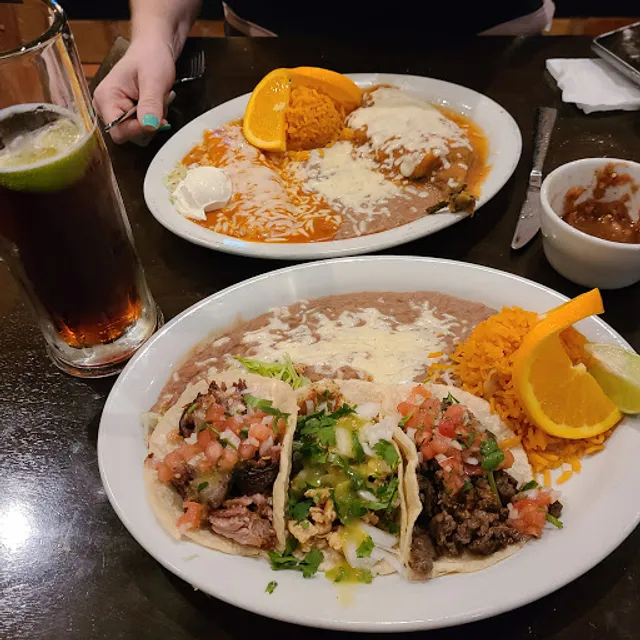 Los Compadres Restaurant