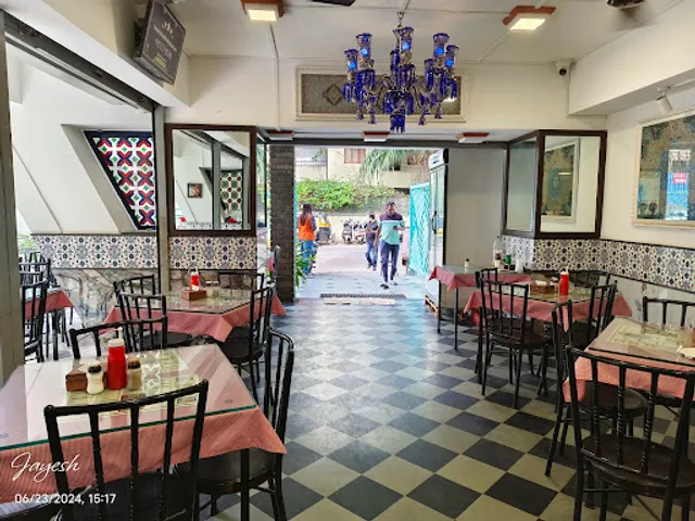 IRANI CAFE - MODEL COLONY