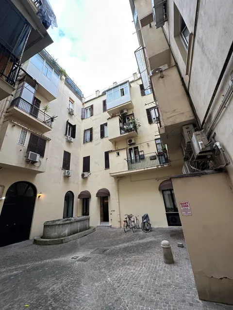 La Corte dei Panni, Rome