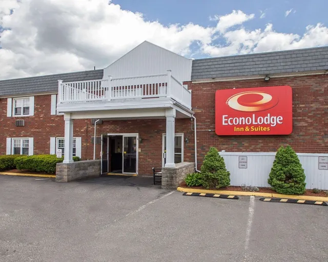 Econo Lodge Inn & Suites Windsor Locks Bradley Airport