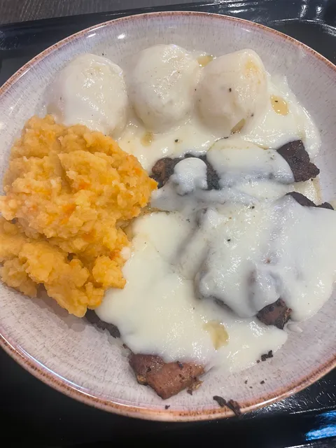 Motz og Kringla, Tista Senter.