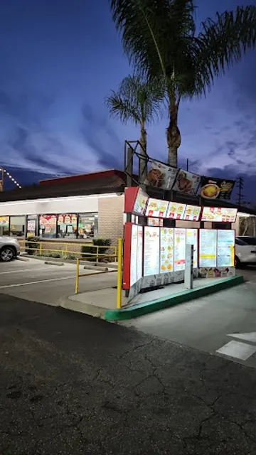 Tom's #1 World Famous Chili Burgers