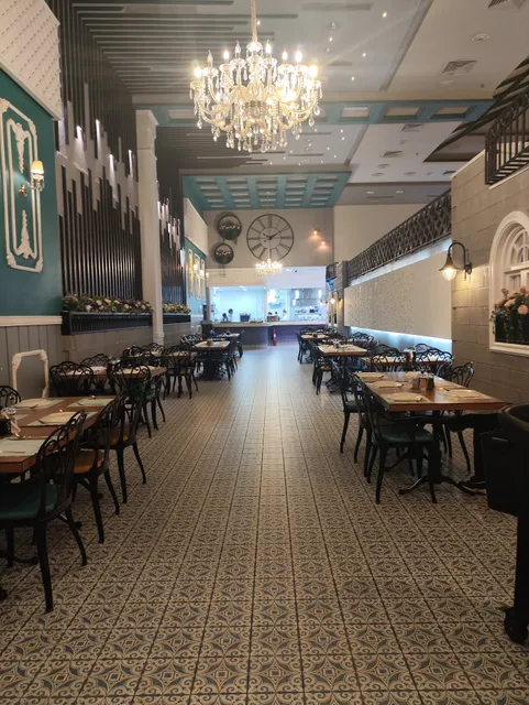 Memaz Restaurant & Cafe