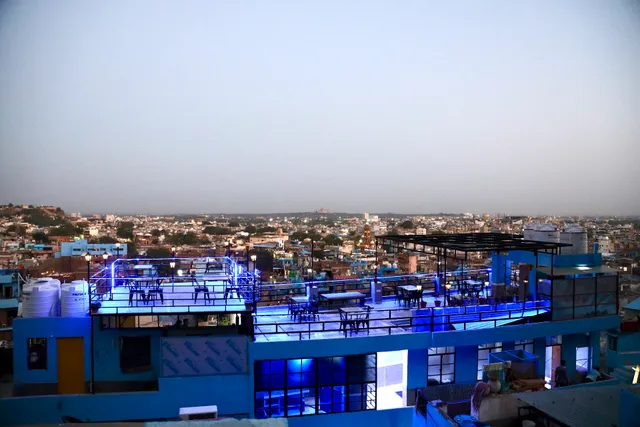 MOON NIGHT GUEST HOUSE & ROOFTOP RESTAURANT