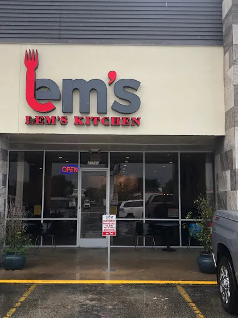 Lem's Kitchen & Lounge