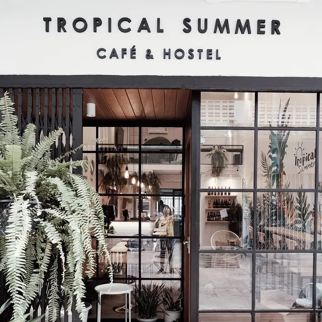 Tropical Summer Cafe & Hostel