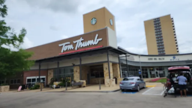 Shops at Turtle Creek Village