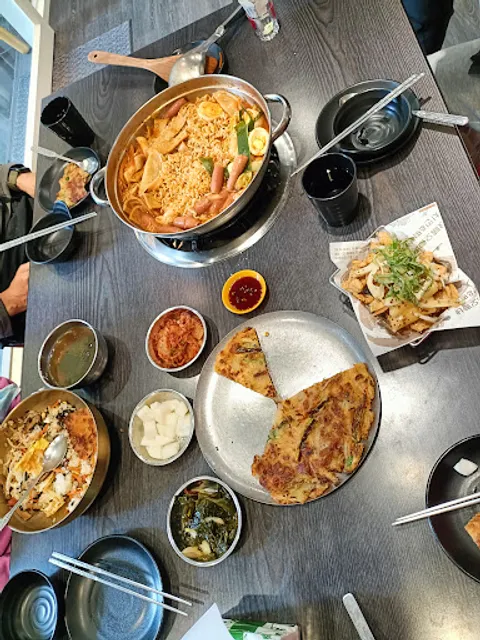 小眼睛歐爸們韓式炸雞&辣炒年糕（小眼睛오빠네 치킨&떡볶이）三峽必吃美食／釜山歐爸的韓式料理店