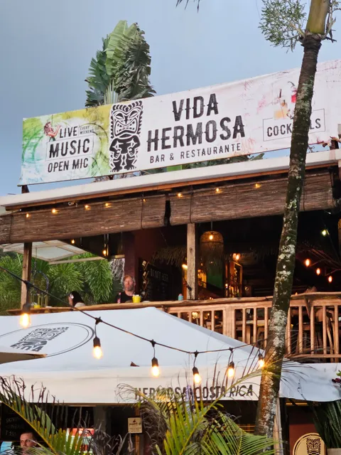 Vida Hermosa Bar and Restaurant