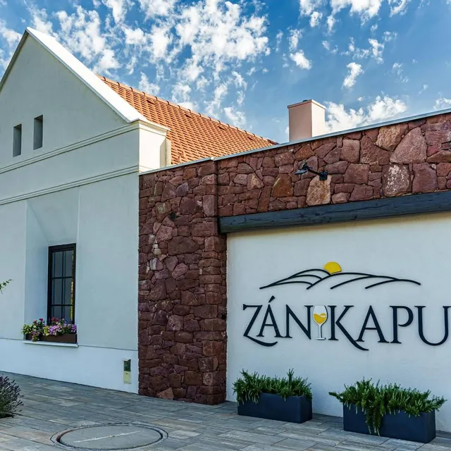 ZÁNKAPU - Adult & Bike Friendly 3-Room B&B with Local Wine, Terrace & Káli-medence Experience - Hotel for You