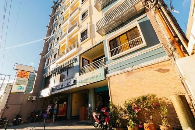 RedDoorz @ Moonwalk Paranaque