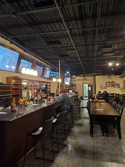 SimpLee’s Command Post Sports Bar and Grill