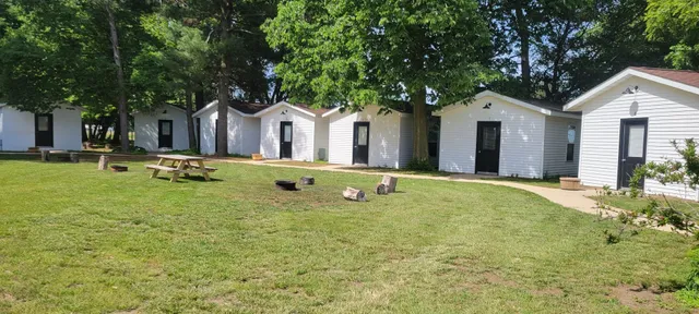 Whispering Pines - Event and Lodging