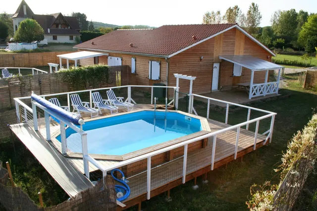 Eric & Vacances : Location de vacances dans chalets avec piscine et spa en Dordogne dans le Périgord noir