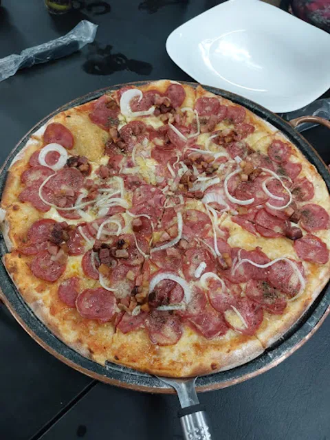 Pizzaria Forno À Lenha