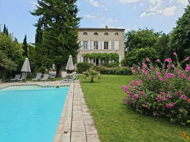 VILLA RHÔNA: Location vacances, Chambres d'hôtes, Maison Gîte Grande Capacité avec piscine sauna, accueil velo 26 DRÔME