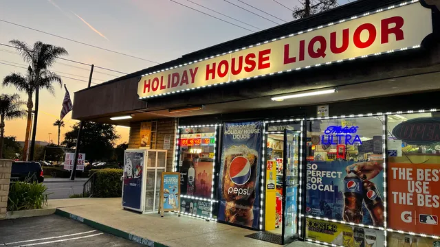 Holiday House Liquor