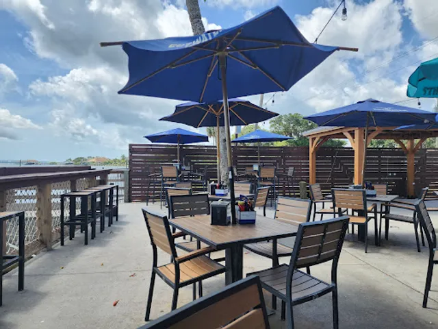 Pineda Inn Bar & Grill